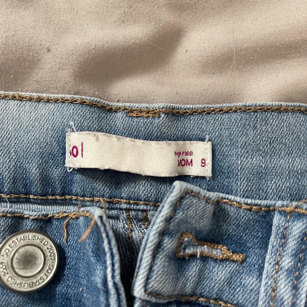 Mom Jeans - Picture 3 of 3
